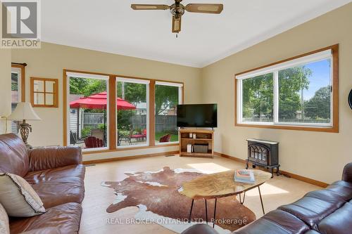 97 Puget Street, Barrie, ON - Indoor Photo Showing Living Room