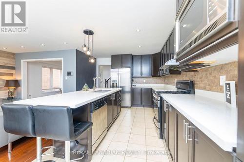 15 Tribune Drive, Brampton, ON - Indoor Photo Showing Kitchen With Upgraded Kitchen