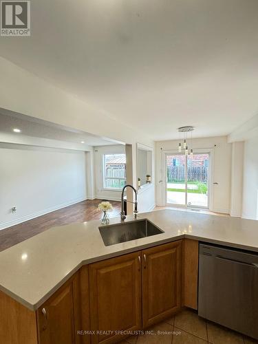 3971 Stardust Drive, Mississauga, ON - Indoor Photo Showing Kitchen