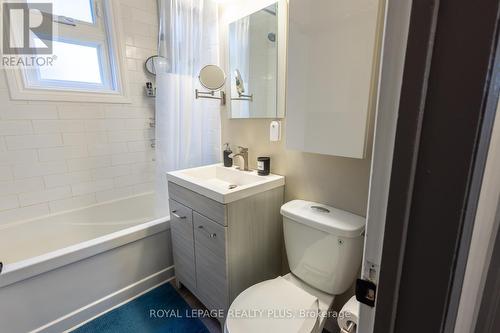 23 Mercer Road, Cambridge, ON - Indoor Photo Showing Bathroom