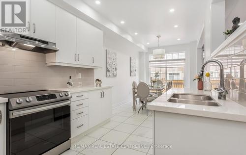 115 Branigan Crescent S, Halton Hills, ON - Indoor Photo Showing Kitchen With Double Sink With Upgraded Kitchen