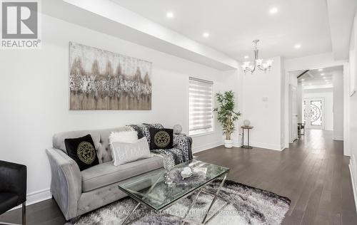 115 Branigan Crescent S, Halton Hills, ON - Indoor Photo Showing Living Room