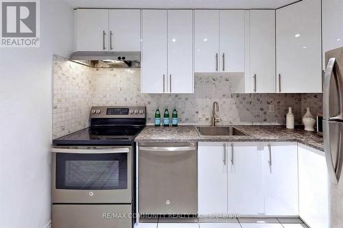 1407 - 145 Hillcrest Avenue, Mississauga, ON - Indoor Photo Showing Kitchen With Upgraded Kitchen