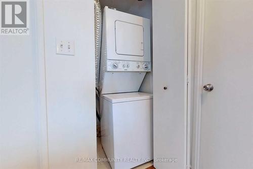 1407 - 145 Hillcrest Avenue, Mississauga, ON - Indoor Photo Showing Laundry Room