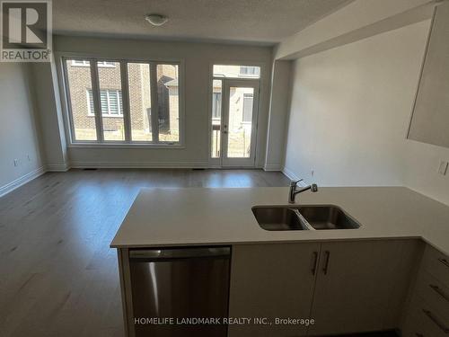 31 Bermondsey Way, Brampton, ON - Indoor Photo Showing Kitchen With Double Sink