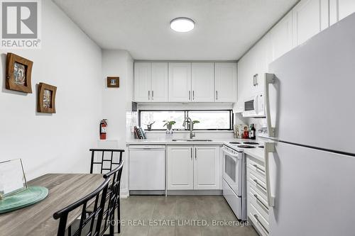 537 - 4645 Jane Street, Toronto, ON - Indoor Photo Showing Kitchen