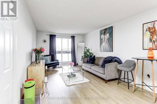 537 - 4645 Jane Street, Toronto, ON - Indoor Photo Showing Living Room