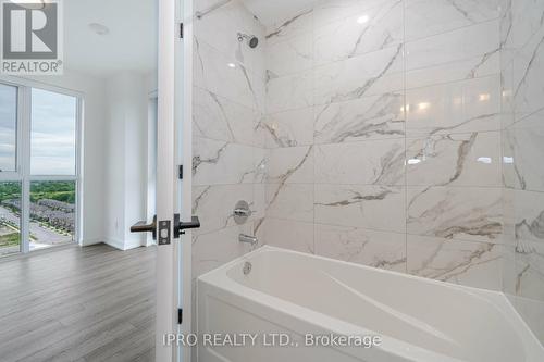 1909 - 335 Wheat Boom Drive, Oakville, ON - Indoor Photo Showing Bathroom