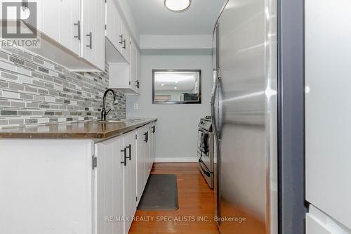 29 Sandringham Court, Brampton, ON - Indoor Photo Showing Kitchen