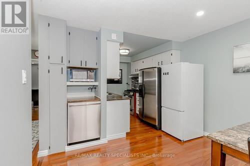 29 Sandringham Court, Brampton, ON - Indoor Photo Showing Kitchen