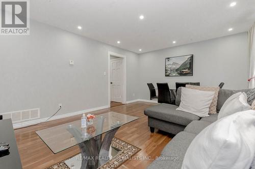 29 Sandringham Court, Brampton, ON - Indoor Photo Showing Living Room