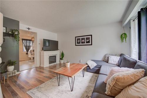 25 Linfield Drive|Unit #55, St. Catharines, ON - Indoor Photo Showing Living Room