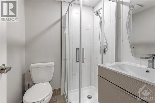 388 Chapel Street, Ottawa, ON - Indoor Photo Showing Bathroom