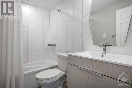 388 Chapel Street, Ottawa, ON - Indoor Photo Showing Bathroom