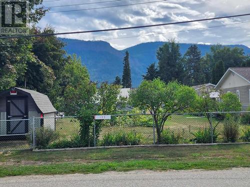 177 4Th Avenue, Grindrod, BC 