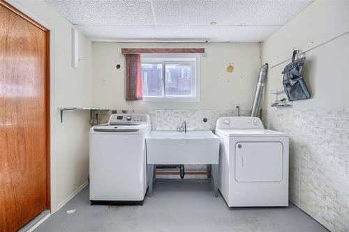 15 Kingsberry Street, Hamilton, ON - Indoor Photo Showing Laundry Room