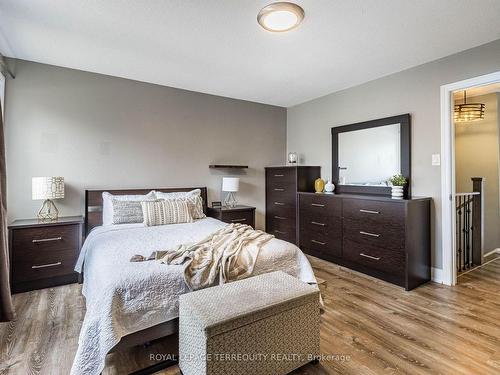 36-1550 Grosvenor St, Oakville, ON - Indoor Photo Showing Bedroom