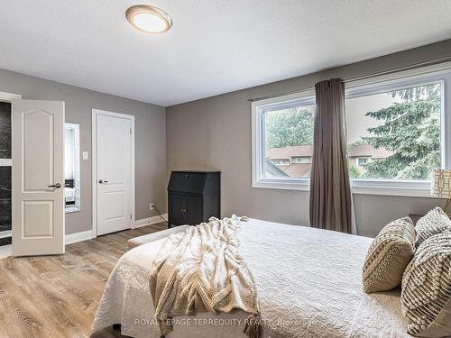 36-1550 Grosvenor St, Oakville, ON - Indoor Photo Showing Bedroom