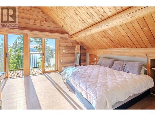 7383 Johnstone Road, Bridge Lake, BC - Indoor Photo Showing Bedroom