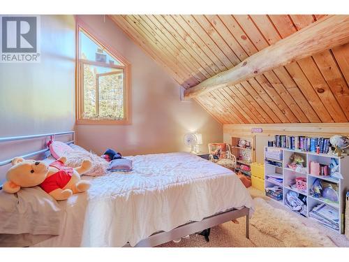 7383 Johnstone Road, Bridge Lake, BC - Indoor Photo Showing Bedroom