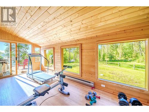 7383 Johnstone Road, Bridge Lake, BC - Indoor Photo Showing Gym Room