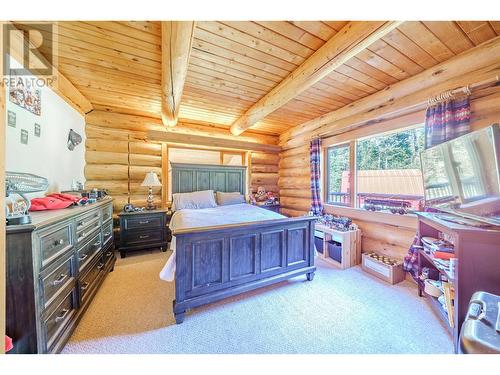 7383 Johnstone Road, Bridge Lake, BC - Indoor Photo Showing Bedroom