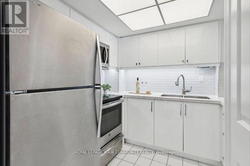 605 - 7 Broadway Avenue, Toronto, ON - Indoor Photo Showing Kitchen With Double Sink
