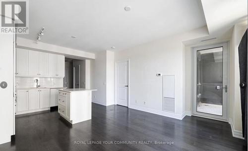 320 - 9075 Jane Street, Vaughan, ON - Indoor Photo Showing Kitchen