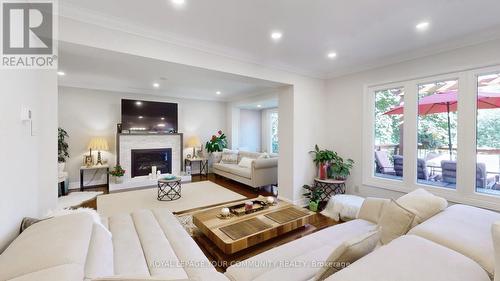 59 Golf Links Drive, Aurora, ON - Indoor Photo Showing Living Room With Fireplace