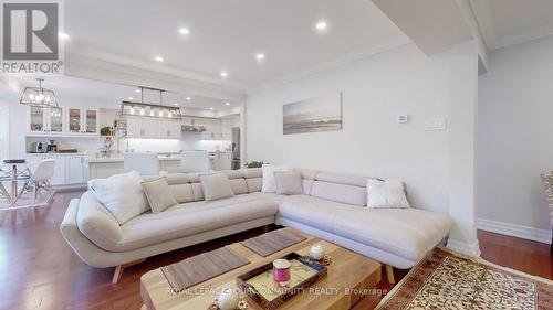 59 Golf Links Drive, Aurora, ON - Indoor Photo Showing Living Room