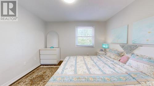 59 Golf Links Drive, Aurora, ON - Indoor Photo Showing Bedroom