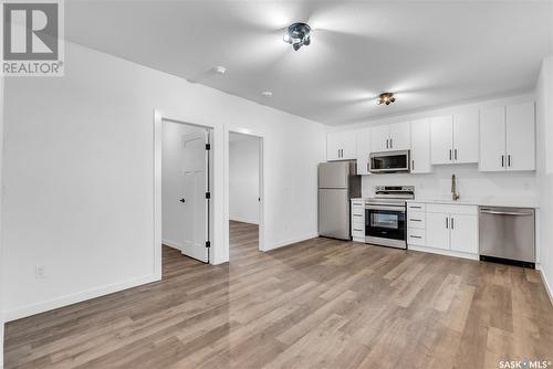 382 Sharma Crescent, Saskatoon, SK - Indoor Photo Showing Kitchen