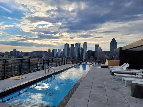 Piscine - 762-101 Rue Peel, Montréal (Le Sud-Ouest), QC - Outdoor With In Ground Pool With View