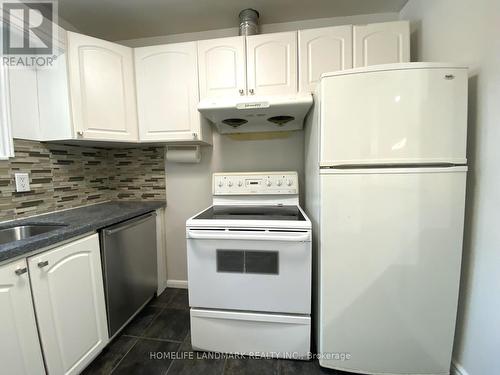 358 Browndale Crescent, Richmond Hill, ON - Indoor Photo Showing Kitchen