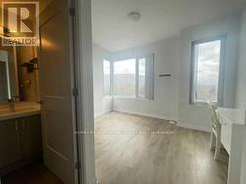 Th 60 - 1060 Portage Parkway E, Vaughan, ON - Indoor Photo Showing Other Room