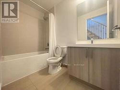 Th 60 - 1060 Portage Parkway E, Vaughan, ON - Indoor Photo Showing Bathroom