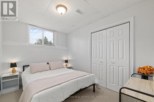 8 Parkside Road, Belleville, ON - Indoor Photo Showing Bedroom
