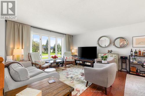 8 Parkside Road, Belleville, ON - Indoor Photo Showing Living Room