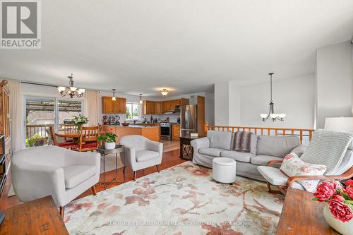 8 Parkside Road, Belleville, ON - Indoor Photo Showing Living Room