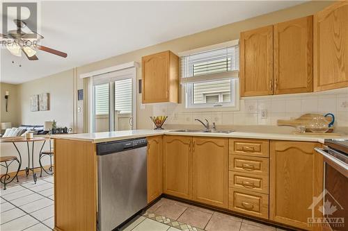 2103 Gardenway Drive, Ottawa, ON - Indoor Photo Showing Kitchen With Double Sink