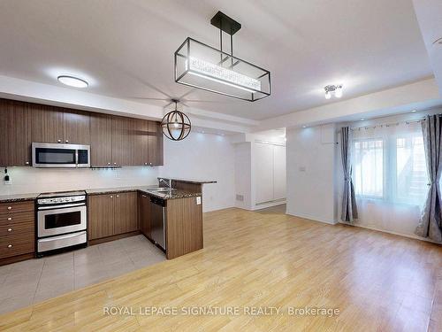 101-17 Coneflower Cres, Toronto, ON - Indoor Photo Showing Kitchen