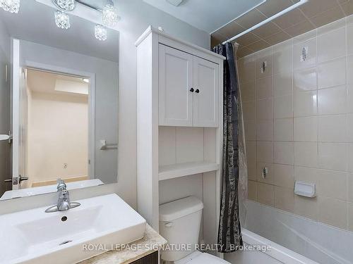 101-17 Coneflower Cres, Toronto, ON - Indoor Photo Showing Bathroom