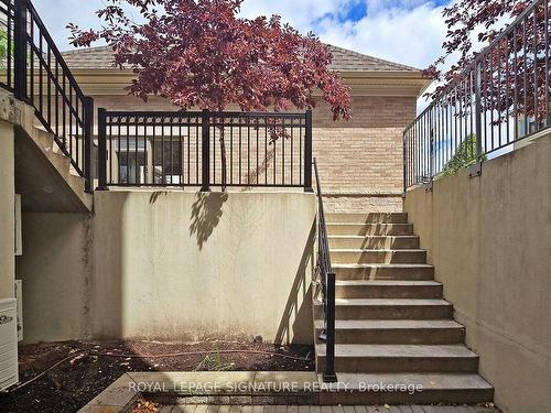 101-17 Coneflower Cres, Toronto, ON - Outdoor With Exterior