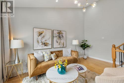 40 Crown Acres Court, Toronto, ON - Indoor Photo Showing Living Room