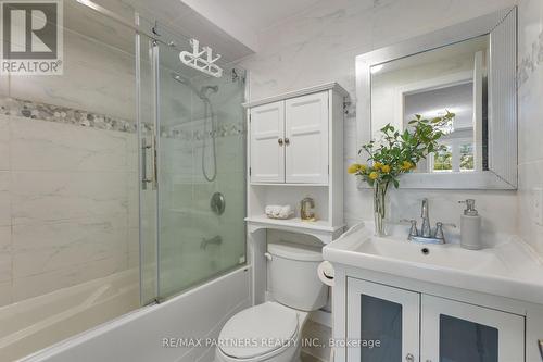 40 Crown Acres Court, Toronto, ON - Indoor Photo Showing Bathroom