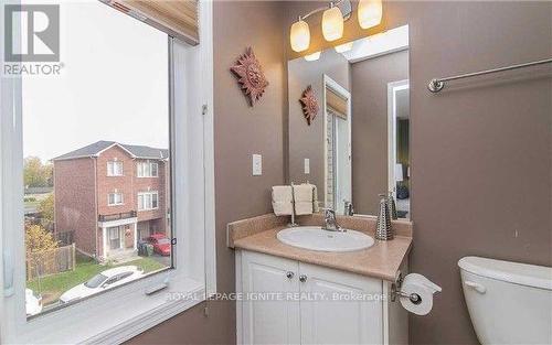 18 Curran Hall Crescent, Toronto, ON - Indoor Photo Showing Bathroom