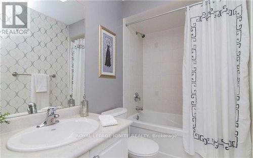 18 Curran Hall Crescent, Toronto, ON - Indoor Photo Showing Bathroom