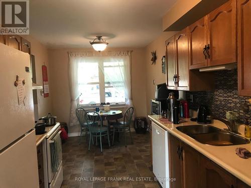 1466 O'Hara Court, Oshawa (Lakeview), ON - Indoor Photo Showing Kitchen With Double Sink