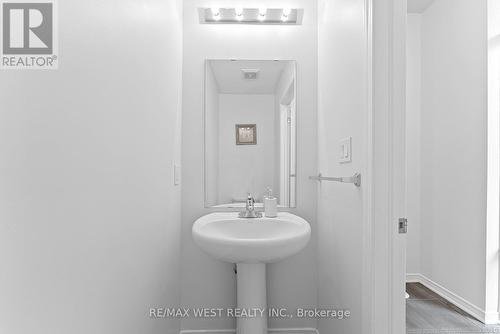 58 - 35 Applewood Lane, Toronto (Etobicoke West Mall), ON - Indoor Photo Showing Bathroom