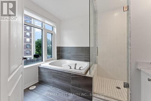 58 - 35 Applewood Lane, Toronto, ON - Indoor Photo Showing Bathroom